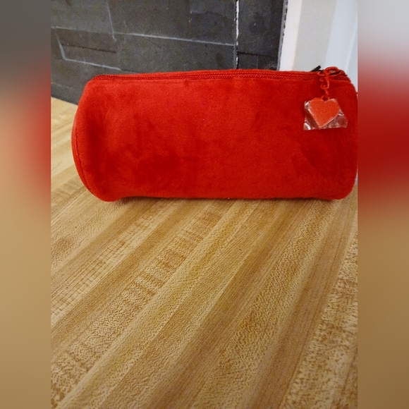 Juicy Couture NWT Velour Red Barrel Cosmetic Case - Picture 5 of 5